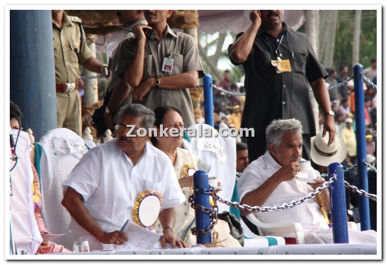 Vayalar ravi oomman chandy