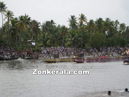 Snake boats about to finish