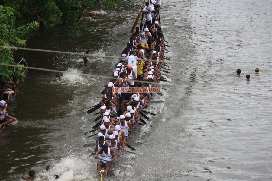 Payippad boat race 2012 photos 6