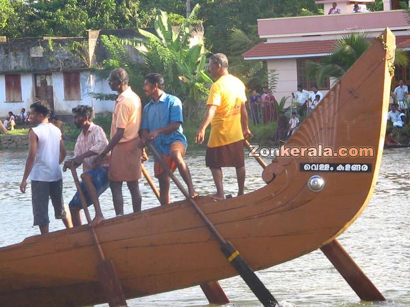 Vellamkulangara snake boat at payippad