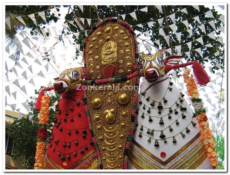 Perunna kavadi