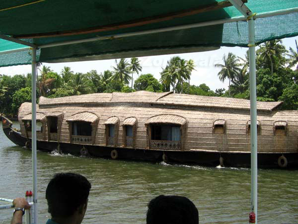 Houseboat 6016