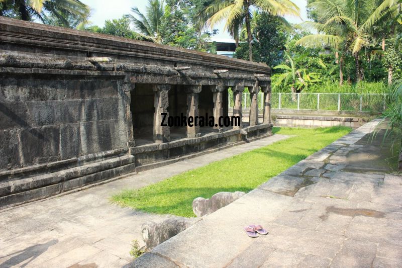 Mandapam at jain temple sulthan bathery 77