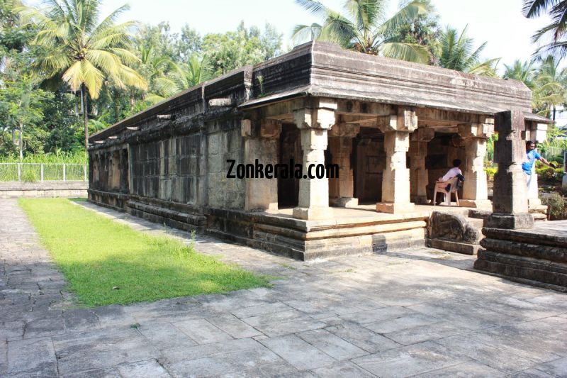 Mandapam at jain temple sulthan bathery wayanad 915