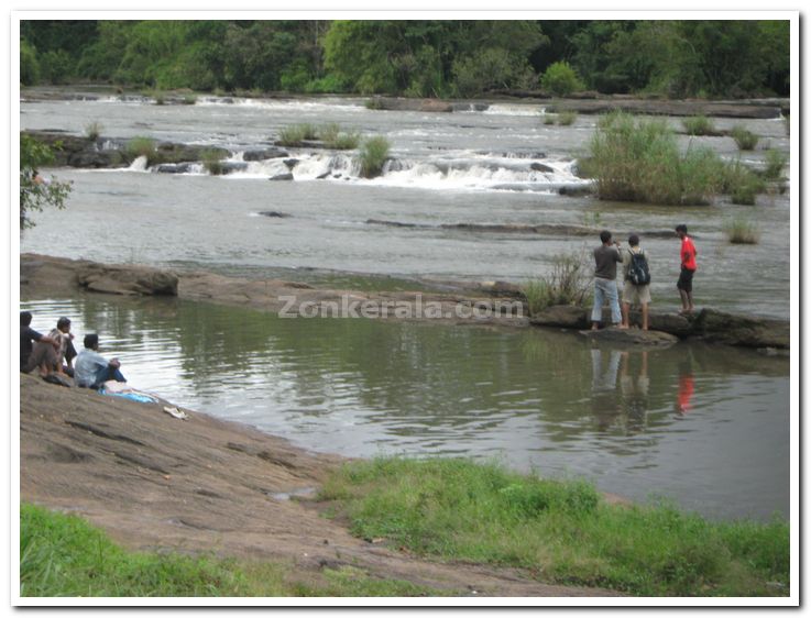 Athirapally vazhachal 02