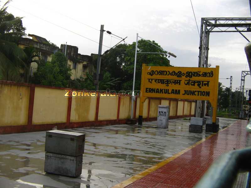 Alleppey chennai express leaving ernakulam