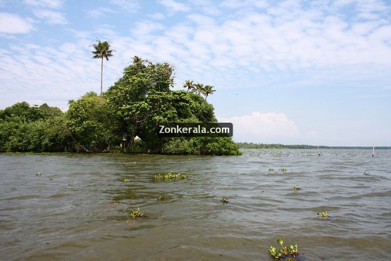 Kumarakom vembanad kayal photo 2