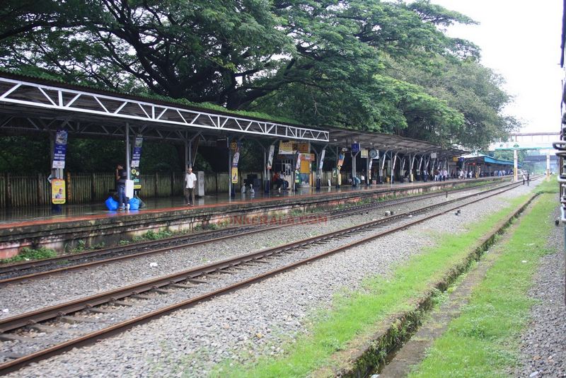 Thalassery station photo