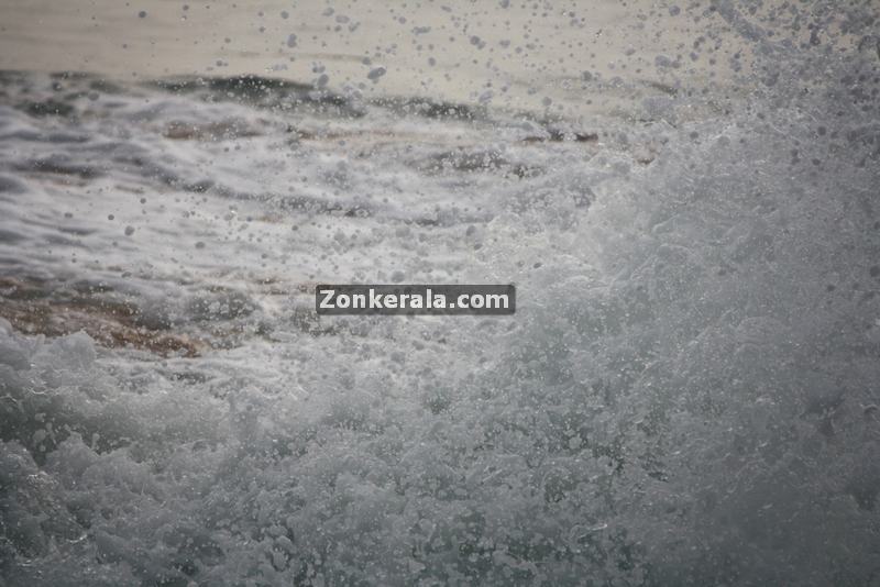 Sea at shanghumugham beach 4