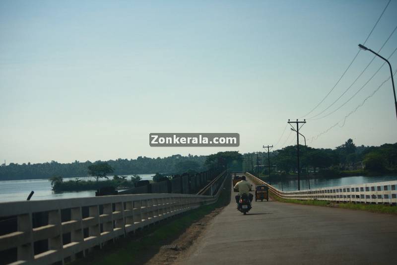 Thanneermukkam bund photo 2