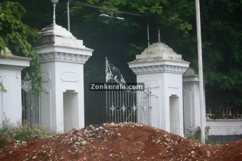 Kowdiar palace entrance 2