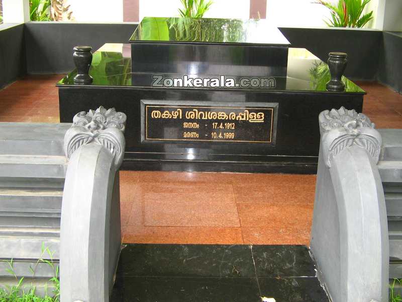 Thakazhy monument