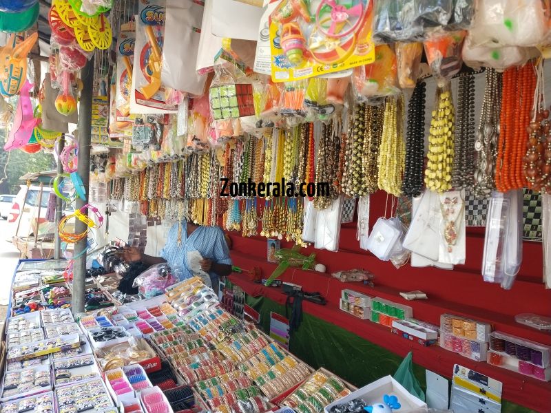 Aranmula temple fancy jewels shops 01 532