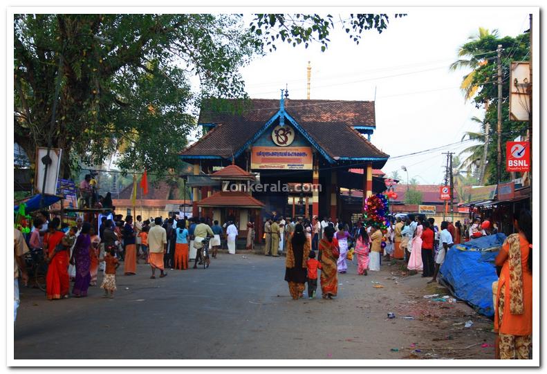 Haripad temple front entrance