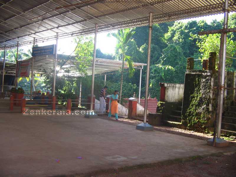 Saraswathi temple well