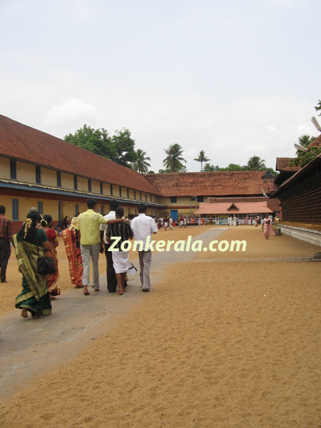 Vaikom temple oottupura