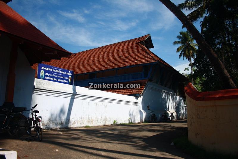 Vaikom temple outside