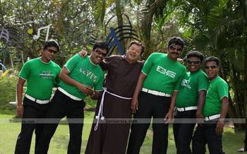 Malayalam Movie Again Kasargod Kaderbhai Review and Stills