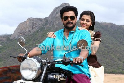 Malayalam Movie Sringaravelan Review and Stills