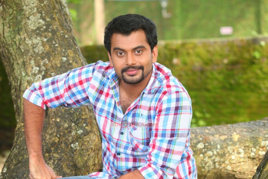 Actor Hemanth 8052