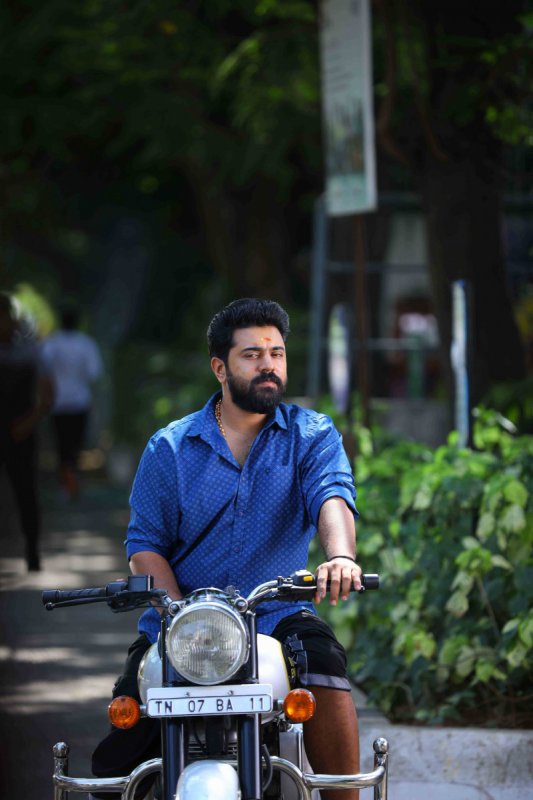 Nivin Pauly Actor Albums 8477