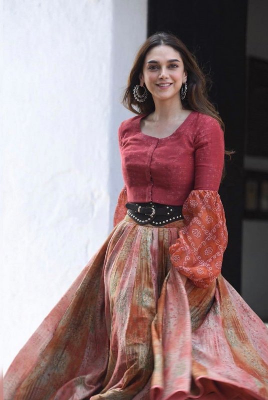 Aditi Rao Hydari Actress Latest Wallpapers 7062