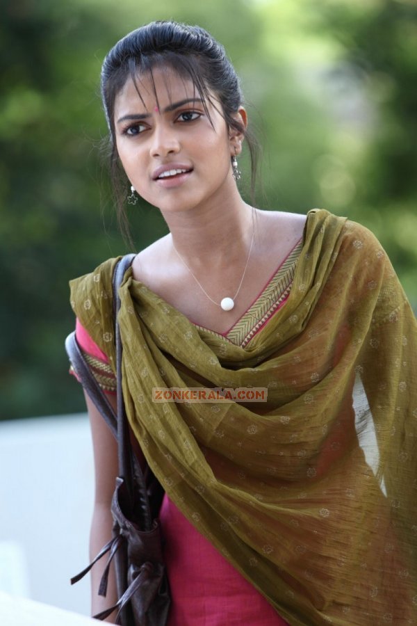 Amala Paul 9063