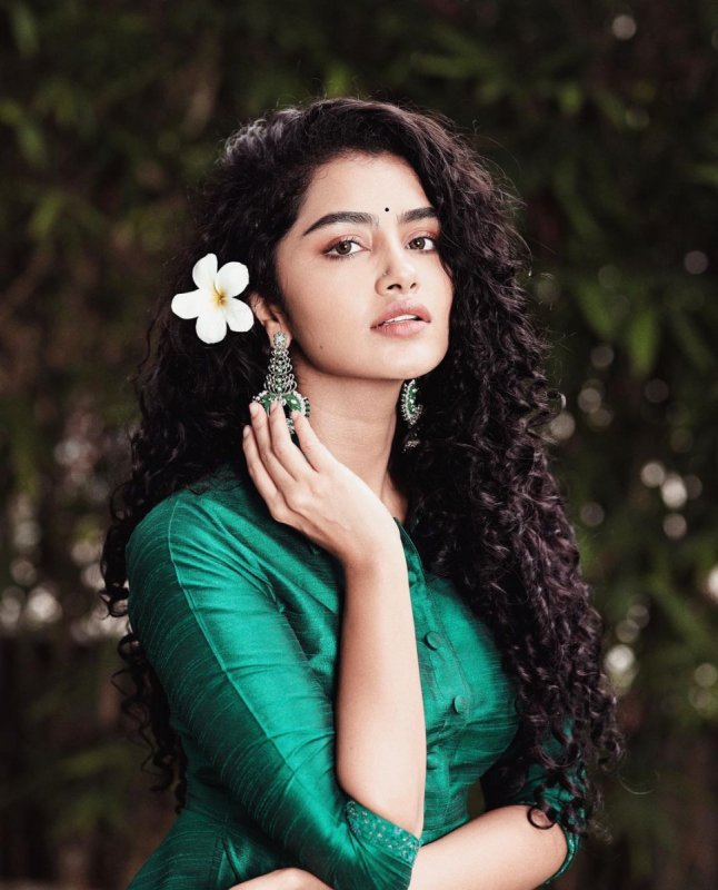 Anupama Parameswaran South Actress Latest Wallpapers 862