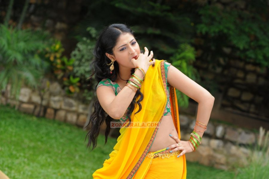 Actress Haripriya 8647
