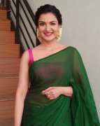 Stills Heroine Honey Rose 841