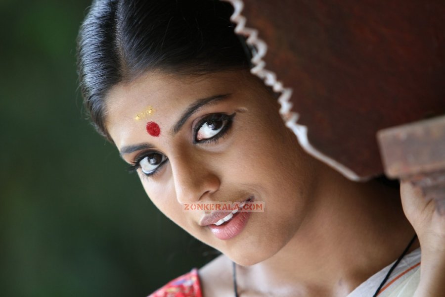 Actress Iniya 5171