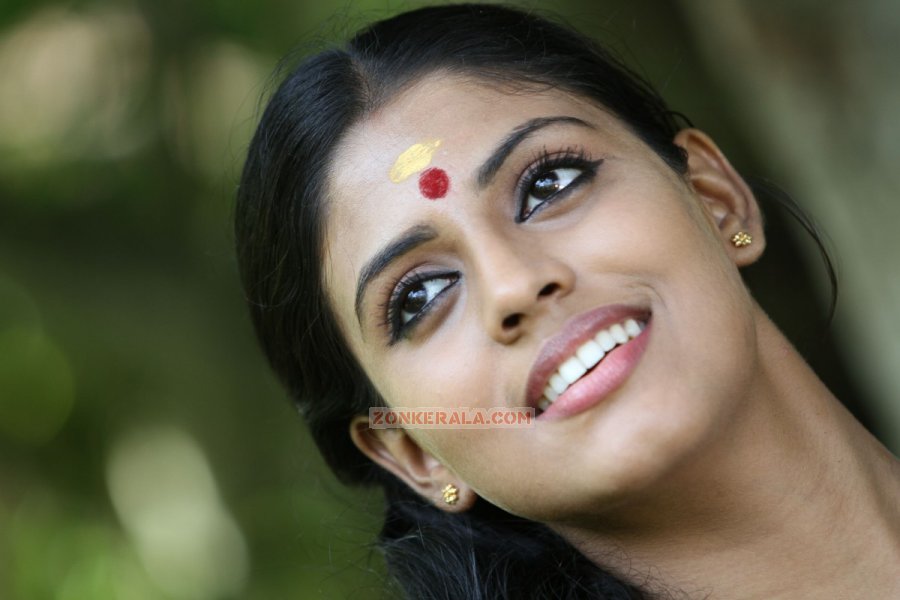 Iniya Photos 1826