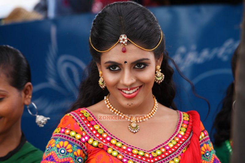 Iniya Stills 16