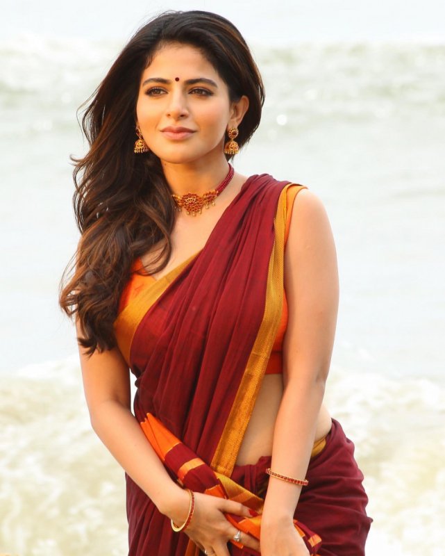 2021 Pic Iswarya Menon Film Actress 8147