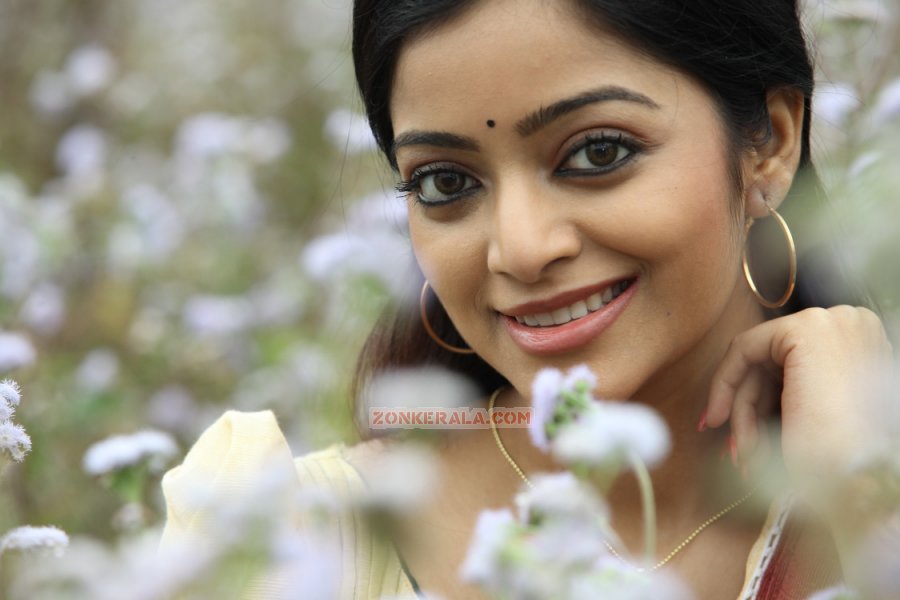 Janani Iyer Stills 9573