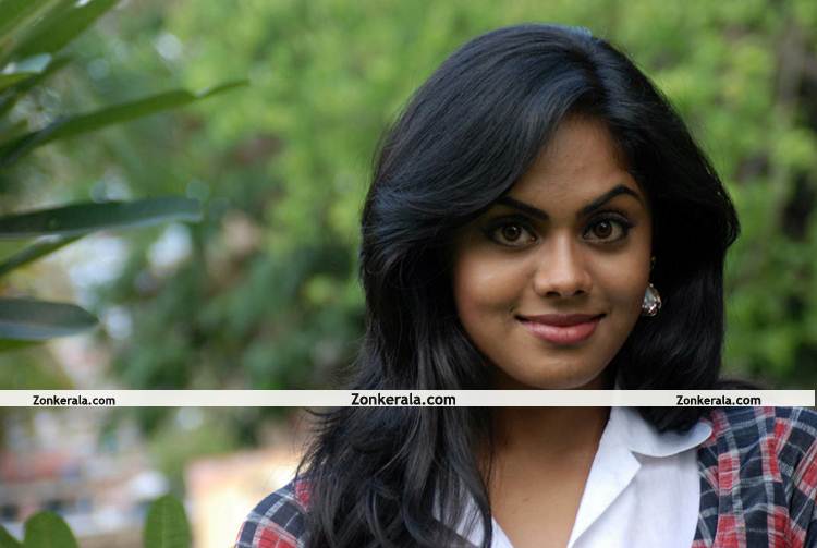 Karthika Nair New Still 4