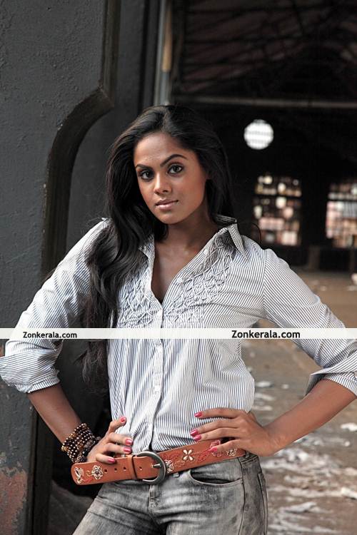 Karthika Nair Pictures 11