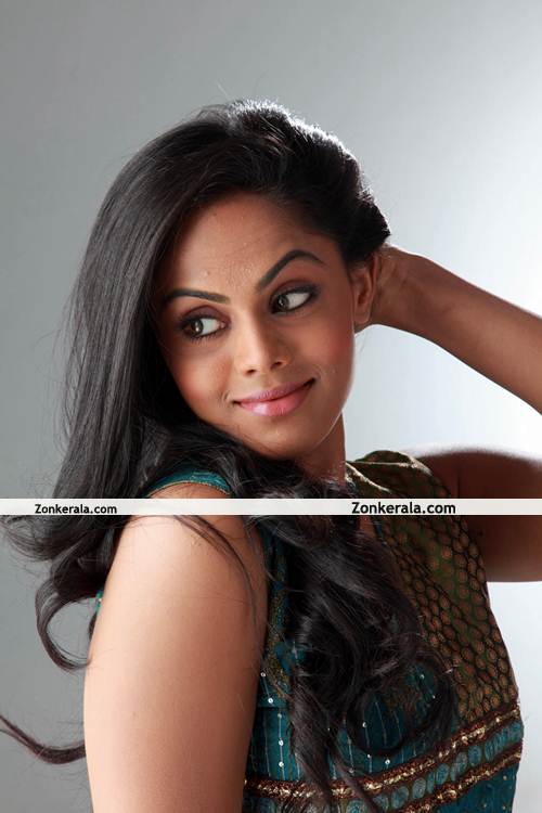 Karthika Nair Pictures 3