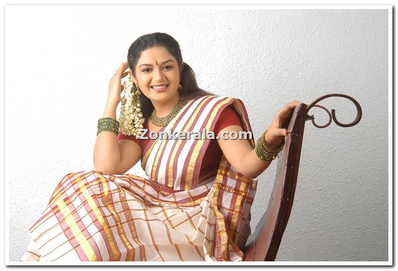 Actress Karthika Photo 6