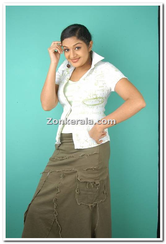 Karthika Picture 4