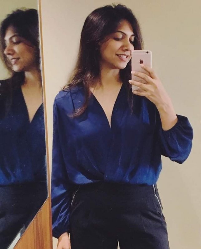 Wallpaper Actress Madonna Sebastian 9439