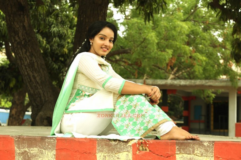 Album Malavika Menon Film Actress 9332