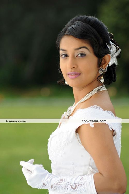 Meera Jasmine Still 0001