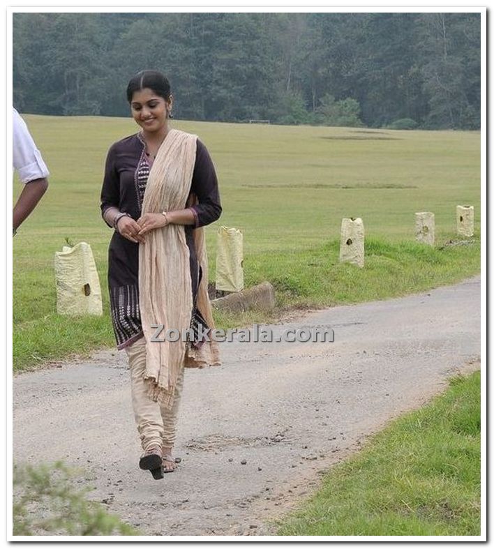 Actress Meera Nandan Photo 8