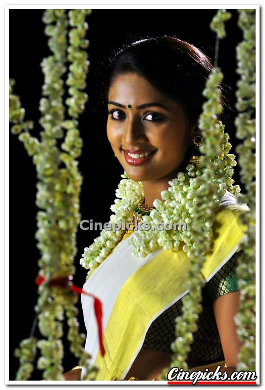 Navya Nair Photos 4