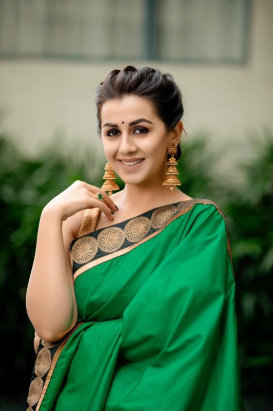 New Photo Movie Actress Nikki Galrani 3188