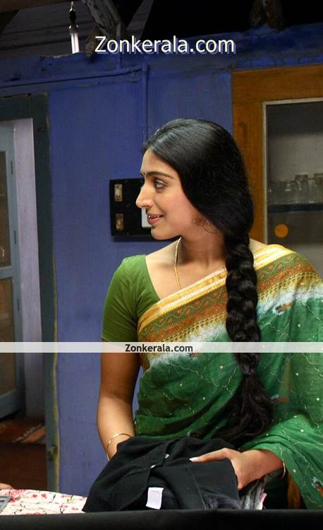 Padmapriya New Pic 6