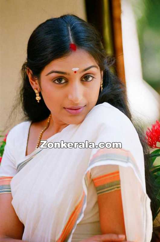 Padmapriya Photo 01