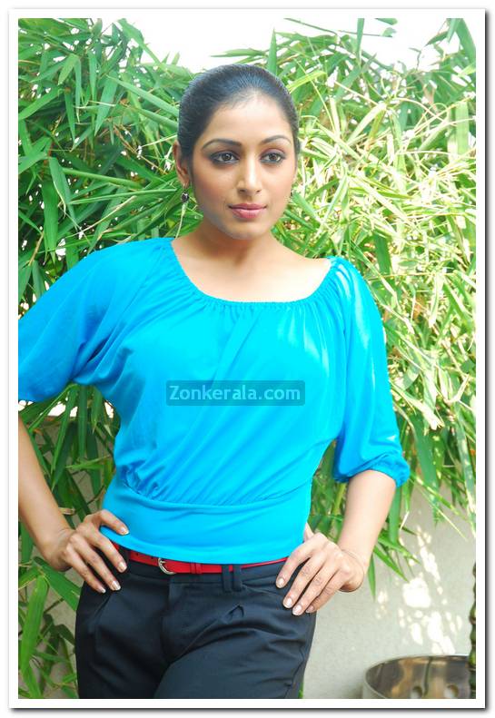 Padmapriya Stills 03