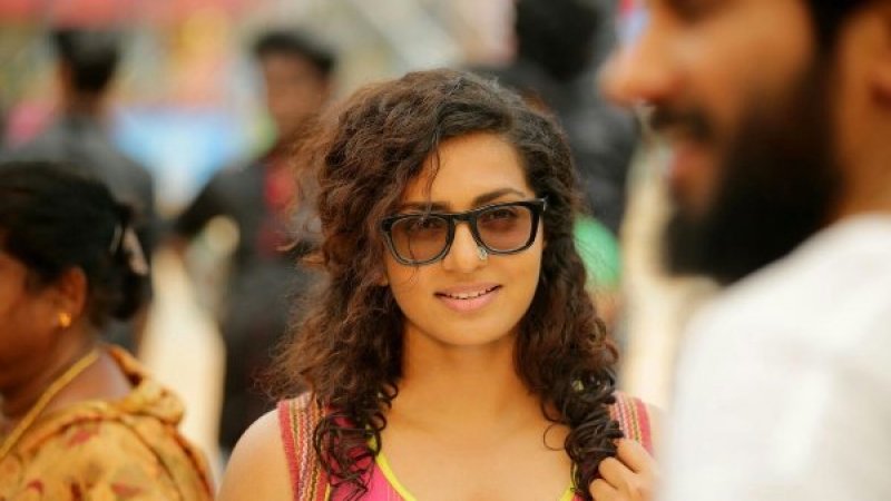 Indian Actress Parvathy Thiruvoth Latest Still 7125